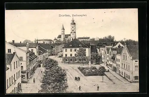 AK Dorfen, Rathausplatz mit Geschäften und Brunnen