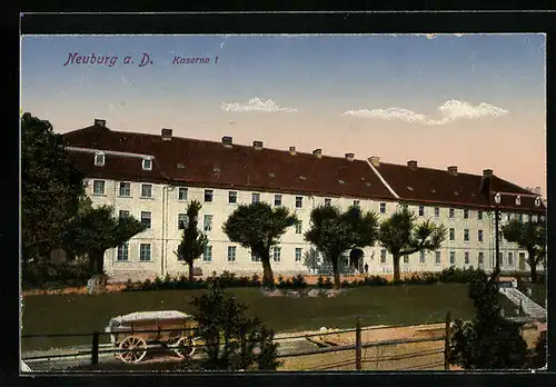 AK Neuburg a. D., Kaserne mit Karren