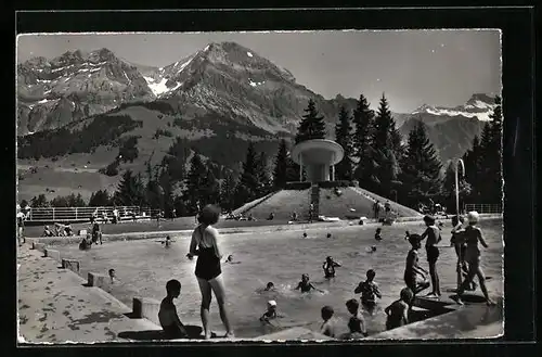 AK Adelboden, Schwimmbad mit Besuchern