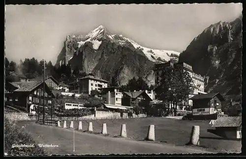 AK Grindelwald, Ortsansicht mit Wetterhorn