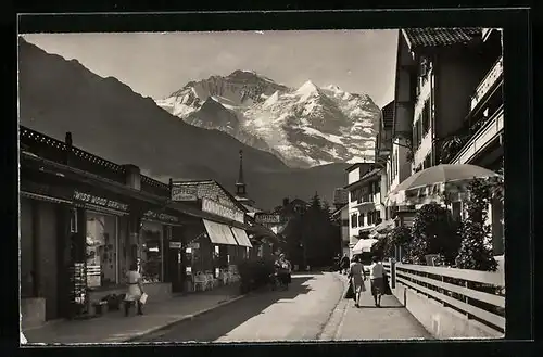 AK Wengen, belebte Dorfstrasse