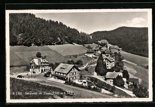 AK Schwendi ob Thun, Ortsansicht mit Waldlandschaft