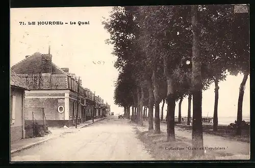 AK Hourdel, Le Quai