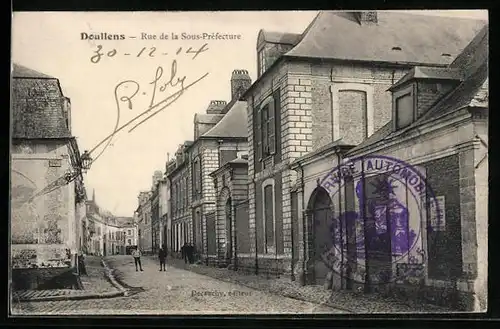 AK Doullens, Rue de la Sous-Préfecture, Strassenpartie