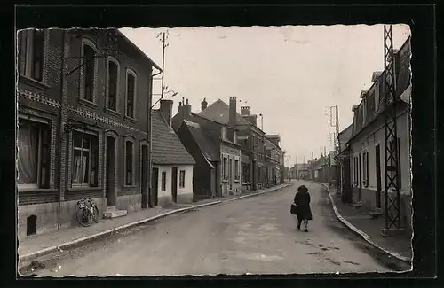 AK Fressenneville, Rue Jules Guesde, Strassenpartie
