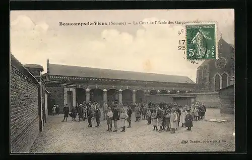 AK Beaucamps-le-Vieux, La Cour de l`École des Garcons