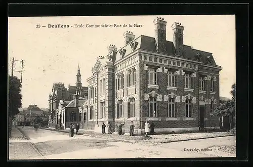 AK Doullens, L`Ecole Communale et Rue de la Gare