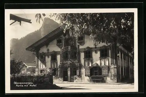 AK Oberammergau, Strassenpartie mit Kofel