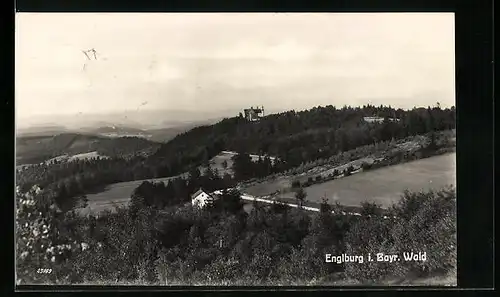 AK Englburg /Bayr. Wald, Fernblick auf die Burg