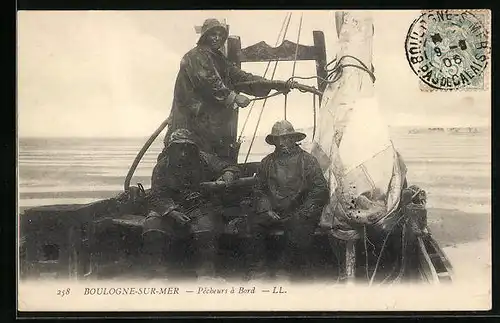 AK Boulogne-sur-Mer, Pecheurs à Bord, Fischerei