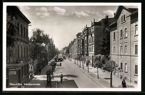 AK Neu-Ulm, Schützenstrasse mit Radfahrern