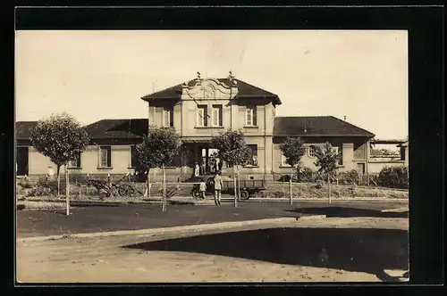 AK Assis, Gebäudeansicht im Sonnenschein