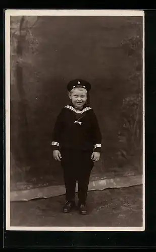 AK Kinder Kriegspropaganda, Junge in einer Matrosen-Uniform