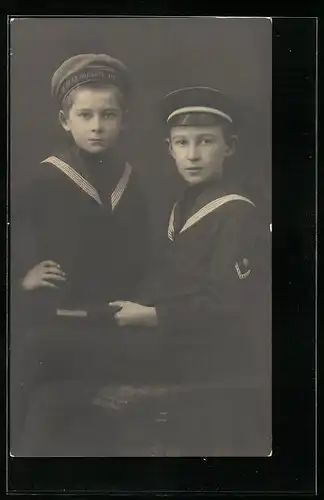 AK Kinder Kriegspropaganda, Zwei Jungen in Uniformen der Matrosen