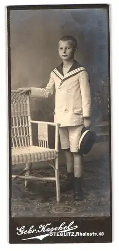 Fotografie Gebr. Koschel, Berlin-Steglitz, Rheinstrasse 40, Junge im Matrosenanzug