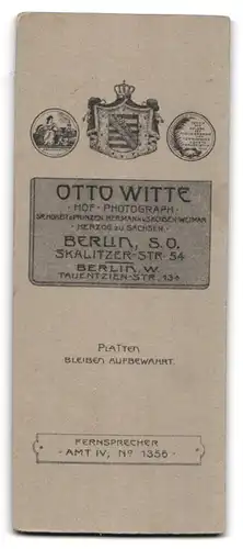 Fotografie Otto Witte, Berlin, Skalitzerstrasse 54, Mädchen im Kleidchen mit Schleife im Haar