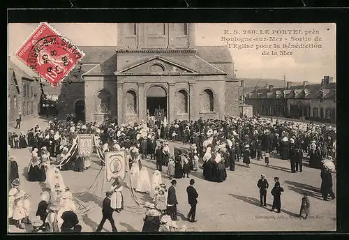 AK Le Portel, Sortie de l`Eglise pour la Bènèdiction de la Mer
