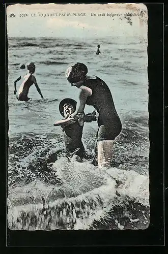 AK Le Touquet-Paris-Plage, Un petit baigneur rècalcitrant