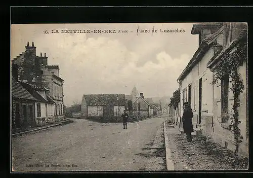 AK La Neuville-en-Hez, Place de Luzarches