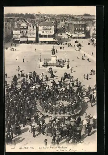 AK Beauvais, La Place Jeanne-Hachette, un jour de Musique