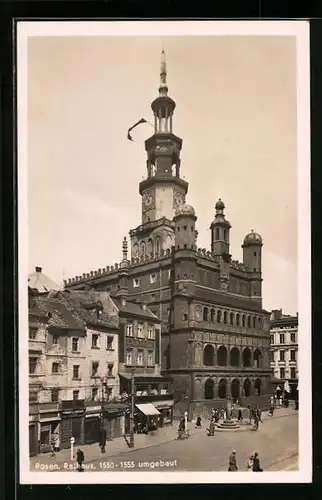 AK Posen / Poznan, Rathaus mit Passanten