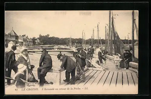 AK Le Crotoy, L`Estacade au retour de la Peche