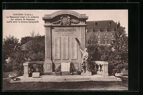 AK Bapaume, Le Monument èricè à la mèmoire des enfants de Bapaume morts pour l France (1914-1918)