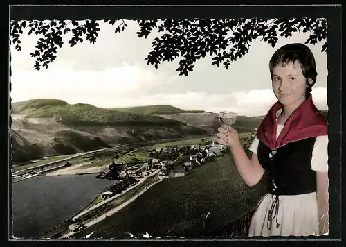 AK Wintrich / Mosel, Flusspartie mit Staustufe, Junge Frau in Tracht mit Weinglas in der Hand