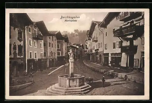 AK Berchtesgaden, Marktpaltz mit Geschäften und Brunnen