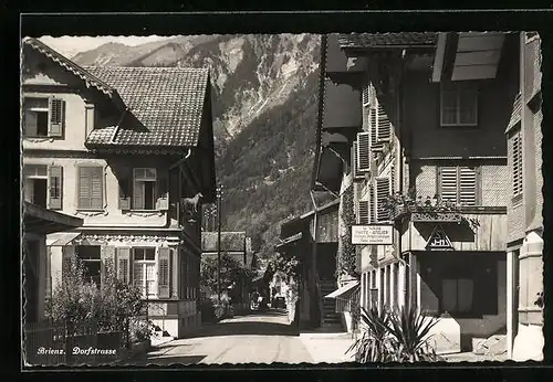 AK Brienz, Dorfstrasse mit Photo-Atelier W. Schild