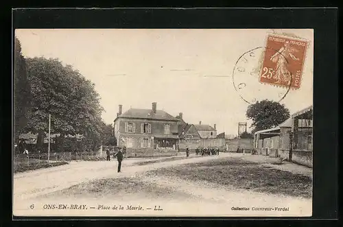 AK Ons-en-Bray, Place de la Mairie