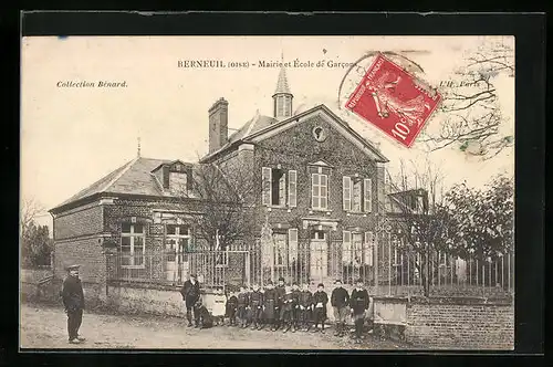 AK Berneuil, Mairie et Ecole de Garcons
