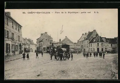 AK Crépy-en-Valois, Place de la République, partie sud