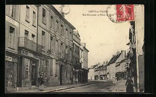 AK Crépy-en-Valois, Rue Nationale et Hotel de Ville