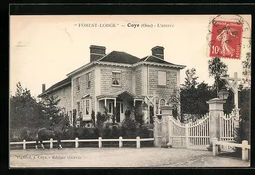 AK Coye, Forest-Lodge, L`entrée