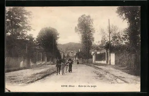 AK Coye, Entrée du pays