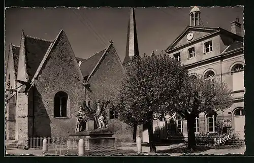 AK Neuille Pont-Pierre, L`Eglise, le Monument aux morts et la Mairie