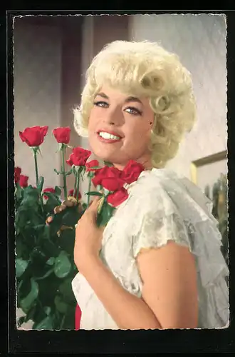 AK Jayne Mansfield, die Schauspielerin mit roten Rosen im Film Heimweh nach St. Pauli