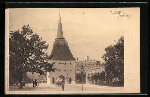 AK Rostock, Passanten vor dem Steintor