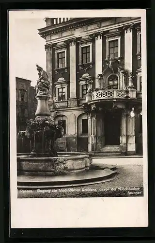 AK Passau, Eingang zur bischöflichen Residenz, davor der Wittelsbacher Brunnen