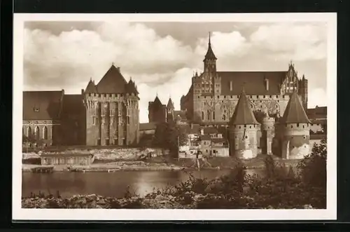 AK Marienburg in Westpr., Haupthaus des Deutschen Ritterordens, Hoch- und Mittelschloss, Ansicht von Westen