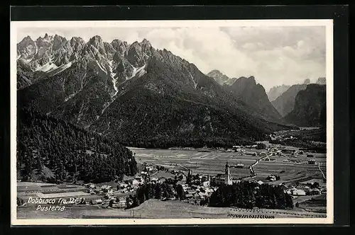 AK Dobbiaco, Pusteria, Talpanorama mit der Ortschaft gegen die Berge