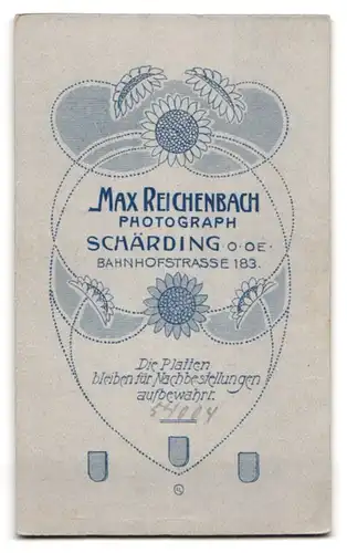 Fotografie Max Reichenbach, Schärding, Bahnhofstrasse 183, Zierliche Dame mit Rüschenbluse