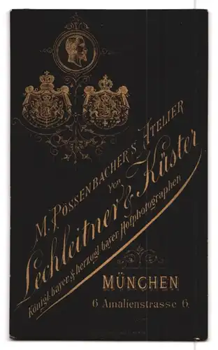 Fotografie Lechleitner & Küster, München, Amalienstr. 6, Eleganter Herr mit Zwicker und Vollbart