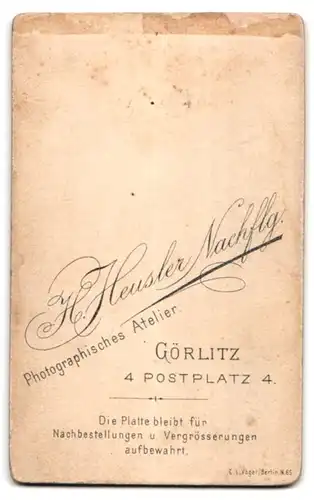 Fotografie H. Heusler Nachflg., Görlitz, Postplatz 4, Junge Dame im schwarzen Kleid