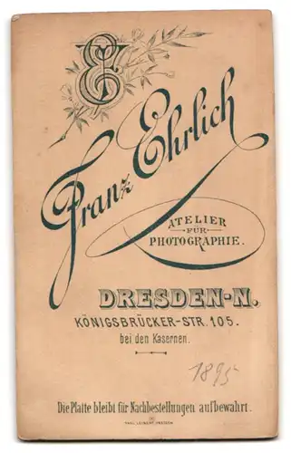 Fotografie Franz Ehrlich, Dresden, Königsbrücker-Str. 105, Junger Bursche mit Mittelscheitel trägt karierte Krawatte