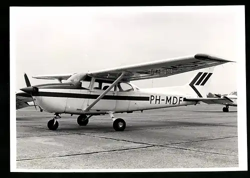 Fotografie Flugzeug, Schulterdecker Propellerflugzeug, Kennung PH-MDF