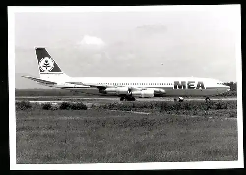 Fotografie Flugzeug Boeing 707, Passagierflugzeug der MEA, Kennung OD-AGU