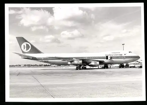 Fotografie Flugzeug Boeing 747 Jumbojet, Passagierflugzeug der Malaysian Airline, Kennung 9M-MHI