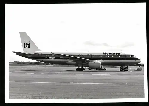 Fotografie Flugzeug Airbus A320, Passagierflugzeug der Monarch Airline, Kennung G-MPCD